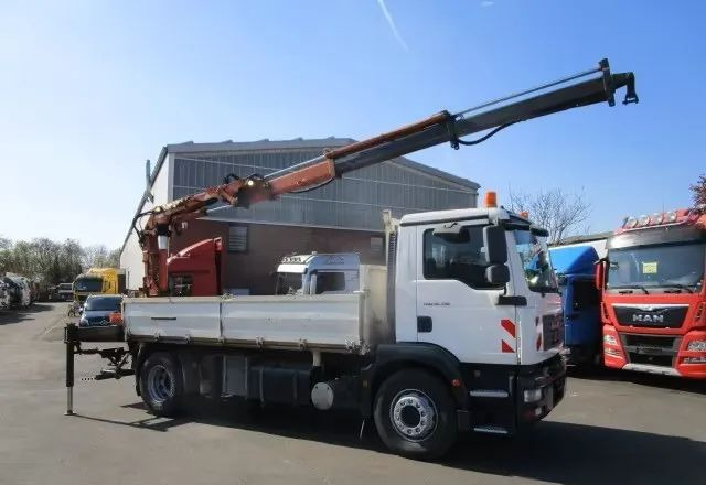 MAN TGM 18.330 4x2 – Wywrotka z żurawiem HDS + Kran + pilot / Euro 4/ Bordmatic / Retarder - Truk jungkit: gambar 3 MAN TGM 18.330 4x2 – Wywrotka z żurawiem HDS + Kran + pilot / Euro 4/ Bordmatic / Retarder - Truk jungkit: gambar 3