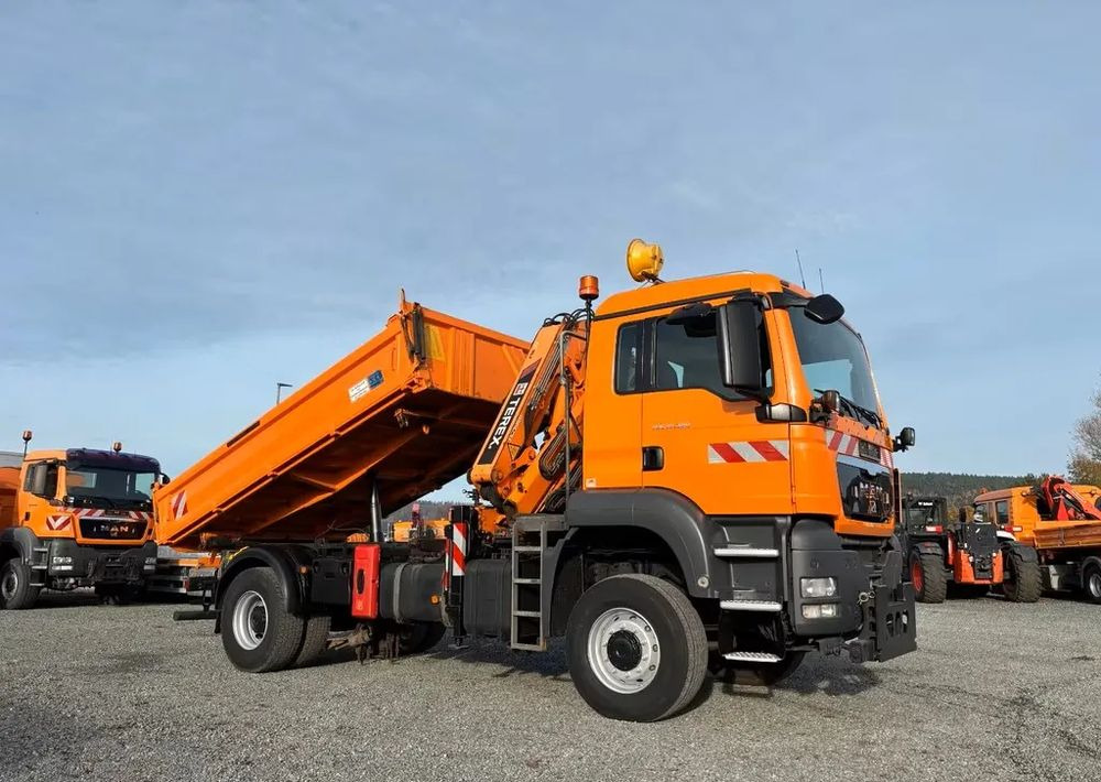 MAN TGS 18.320/ 4x4 / Euro4 /Wywrotka trójstronna Meiller +Kran Atlas TLC 82.2 +sterowanie radiowe – Przystosowany do pracy zimą — odśnieżanie, posypywanie, pług - Truk jungkit: gambar 3 MAN TGS 18.320/ 4x4 / Euro4 /Wywrotka trójstronna Meiller +Kran Atlas TLC 82.2 +sterowanie radiowe – Przystosowany do pracy zimą — odśnieżanie, posypywanie, pług - Truk jungkit: gambar 3