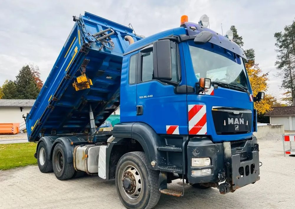 MAN TGS 26.440 6x6 Hydrodrive – Meiller 3-stronny wywrotka / Manual / Retarder / Tempomat / Euro 5 - Truk jungkit: gambar 4 MAN TGS 26.440 6x6 Hydrodrive – Meiller 3-stronny wywrotka / Manual / Retarder / Tempomat / Euro 5 - Truk jungkit: gambar 4