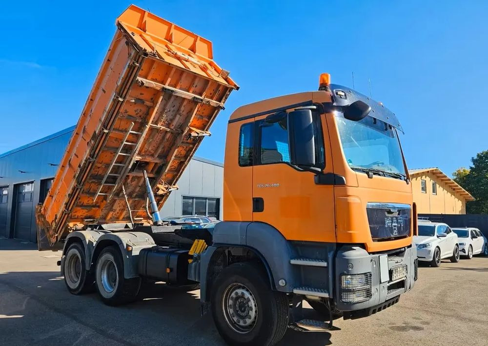 MAN TGS 26.480 6x4 WYWROTKA 3-STRONNA | AUTOMAT | EURO 5 | PRZEBIEG 310 000km! - Truk jungkit: gambar 4 MAN TGS 26.480 6x4 WYWROTKA 3-STRONNA | AUTOMAT | EURO 5 | PRZEBIEG 310 000km! - Truk jungkit: gambar 4