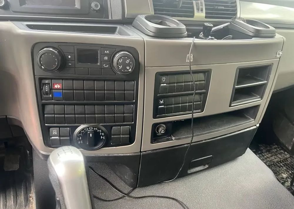 MAN TGS 41.460 8x8 • Meiller • Muldenkipper • Allrad • Euro 6d • Przebieg: 85 000 km - Truk jungkit: gambar 5 MAN TGS 41.460 8x8 • Meiller • Muldenkipper • Allrad • Euro 6d • Przebieg: 85 000 km - Truk jungkit: gambar 5