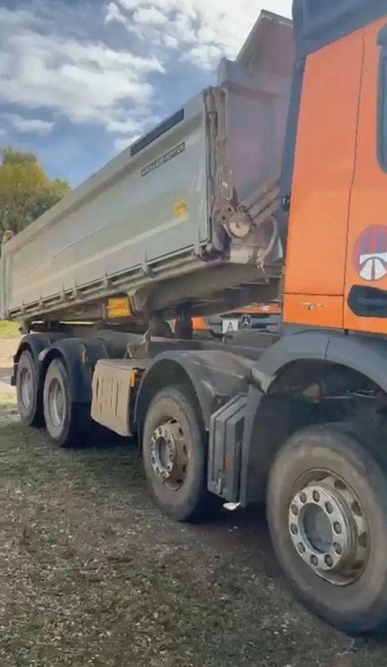 Mercedes-Benz AROCS 4143 8x4 | BORTMATIC - wywrotka trójstronna | Retarder |Zawieszenie na resorach | - Truk jungkit: gambar 2 Mercedes-Benz AROCS 4143 8x4 | BORTMATIC - wywrotka trójstronna | Retarder |Zawieszenie na resorach | - Truk jungkit: gambar 2