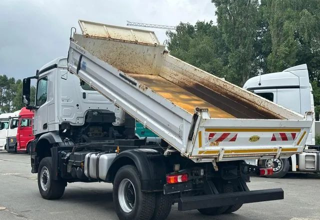 Mercedes-Benz Arocs 2040 4x4 – Meiller | Euro 6c | płyta czołowa do montażu pługu, osprzętu zimowego lub komunalnego | Automat | Resory stalowe (Blatt-Blatt) - Truk jungkit: gambar 5 Mercedes-Benz Arocs 2040 4x4 – Meiller | Euro 6c | płyta czołowa do montażu pługu, osprzętu zimowego lub komunalnego | Automat | Resory stalowe (Blatt-Blatt) - Truk jungkit: gambar 5
