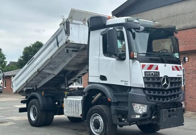 Mercedes-Benz Arocs 2040 4x4 – Meiller | Euro 6c | płyta czołowa do montażu pługu, osprzętu zimowego lub komunalnego | Automat | Resory stalowe (Blatt-Blatt) - Truk jungkit: gambar 2 Mercedes-Benz Arocs 2040 4x4 – Meiller | Euro 6c | płyta czołowa do montażu pługu, osprzętu zimowego lub komunalnego | Automat | Resory stalowe (Blatt-Blatt) - Truk jungkit: gambar 2