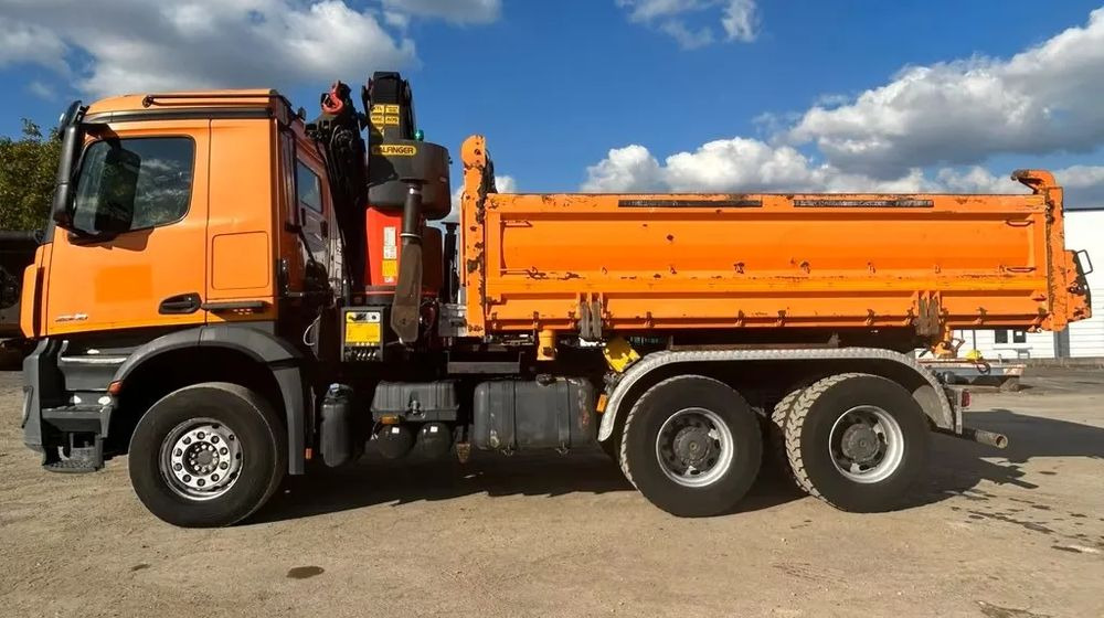 Mercedes-Benz Arocs 2648/3 – 3-stronny wywrotka Meiller / Żuraw Palfinger PK23002 / 2x BORDMATIK / Automatyczna - Truk jungkit: gambar 4 Mercedes-Benz Arocs 2648/3 – 3-stronny wywrotka Meiller / Żuraw Palfinger PK23002 / 2x BORDMATIK / Automatyczna - Truk jungkit: gambar 4