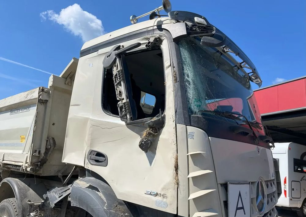 Mercedes-Benz Arocs 3246 / 8x4 / Trójstronna Wywrotka / Bordmatic / Euro 6 / Uszkodzony - Truk jungkit: gambar 3 Mercedes-Benz Arocs 3246 / 8x4 / Trójstronna Wywrotka / Bordmatic / Euro 6 / Uszkodzony - Truk jungkit: gambar 3