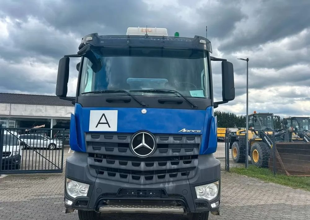 Mercedes-Benz Arocs 4142 | Wywrotka Schmitz | 8x4 | Euro 6 | Klima | Retarder | 242 598 km - Truk jungkit: gambar 5 Mercedes-Benz Arocs 4142 | Wywrotka Schmitz | 8x4 | Euro 6 | Klima | Retarder | 242 598 km - Truk jungkit: gambar 5
