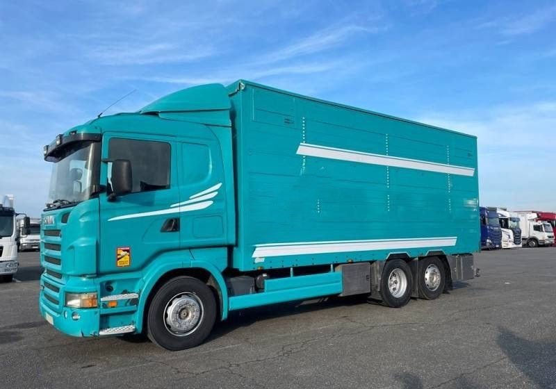Scania R380 / 6x2 / Pezzaioli / 2-poziomowa zabudowa do przewozu zwierząt / Euro 3 / oś podnoszona / podnoszony dach - Truk pengangkut hewan: gambar 1 Scania R380 / 6x2 / Pezzaioli / 2-poziomowa zabudowa do przewozu zwierząt / Euro 3 / oś podnoszona / podnoszony dach - Truk pengangkut hewan: gambar 1