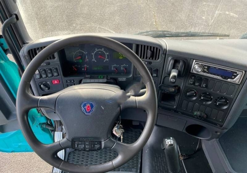 Scania R380 / 6x2 / Pezzaioli / 2-poziomowa zabudowa do przewozu zwierząt / Euro 3 / oś podnoszona / podnoszony dach - Truk pengangkut hewan: gambar 5 Scania R380 / 6x2 / Pezzaioli / 2-poziomowa zabudowa do przewozu zwierząt / Euro 3 / oś podnoszona / podnoszony dach - Truk pengangkut hewan: gambar 5