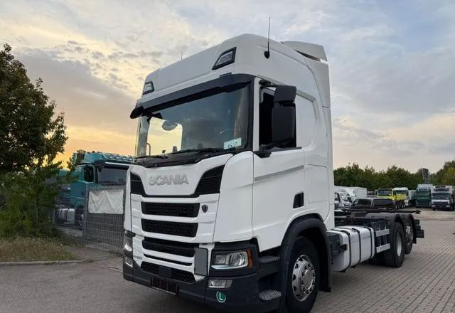 Scania R450 BDF • 6x2 • Euro 6d • Skrętna tylna oś • Retarder • Pod zabudowę • - Truk sasis: gambar 5 Scania R450 BDF • 6x2 • Euro 6d • Skrętna tylna oś • Retarder • Pod zabudowę • - Truk sasis: gambar 5