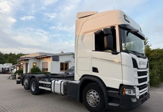 Scania R450 BDF • 6x2 • Euro 6d • Skrętna tylna oś • Retarder • Pod zabudowę • - Truk sasis: gambar 3 Scania R450 BDF • 6x2 • Euro 6d • Skrętna tylna oś • Retarder • Pod zabudowę • - Truk sasis: gambar 3