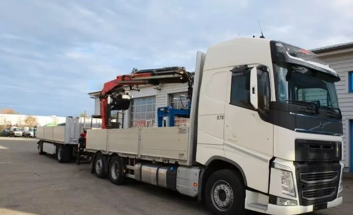 Volvo FH500 6x2 | Platforma z HDS Fassi F215A7 - Sterowanie radiowe | Euro 6 | Automatyczna skrzynia | 390 000 km - Truk flatbed, Truk derek: gambar 1 Volvo FH500 6x2 | Platforma z HDS Fassi F215A7 - Sterowanie radiowe | Euro 6 | Automatyczna skrzynia | 390 000 km - Truk flatbed, Truk derek: gambar 1