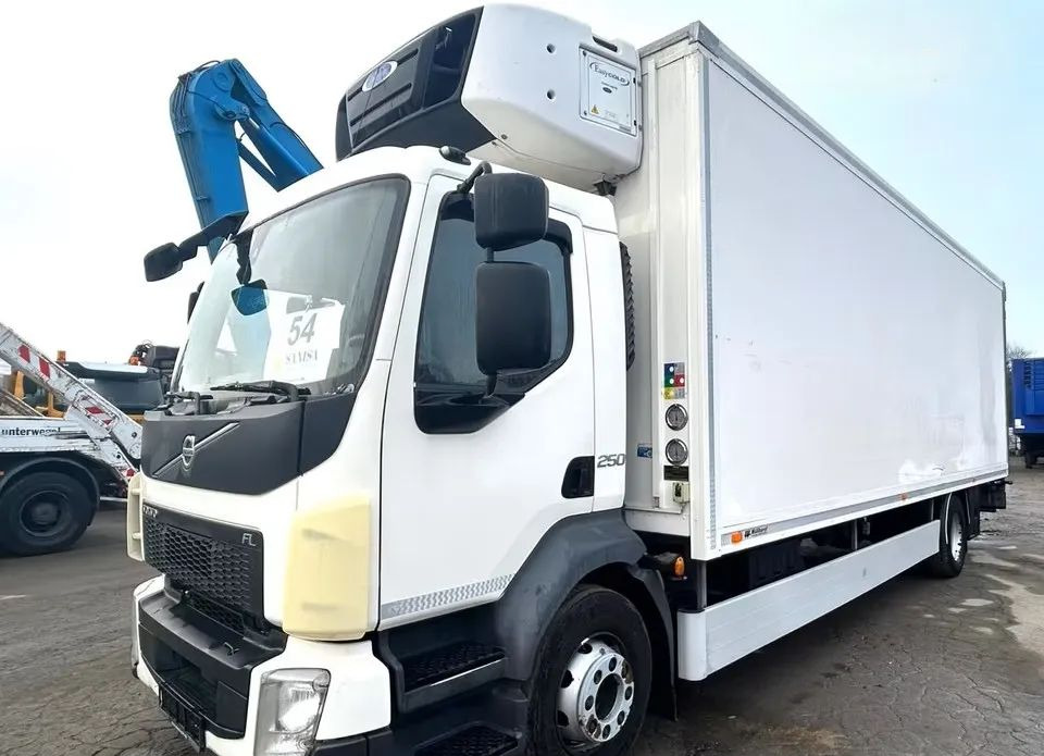 Volvo FL 250 | Chłodnia Carrier Supra -30°C | Hydrauliczna platforma załadunkowa | ogrzewanie postojowe | 187 654 km | Automatyczna skrzynia | Euro 6 |4x2 - Truk berpendingin: gambar 2 Volvo FL 250 | Chłodnia Carrier Supra -30°C | Hydrauliczna platforma załadunkowa | ogrzewanie postojowe | 187 654 km | Automatyczna skrzynia | Euro 6 |4x2 - Truk berpendingin: gambar 2