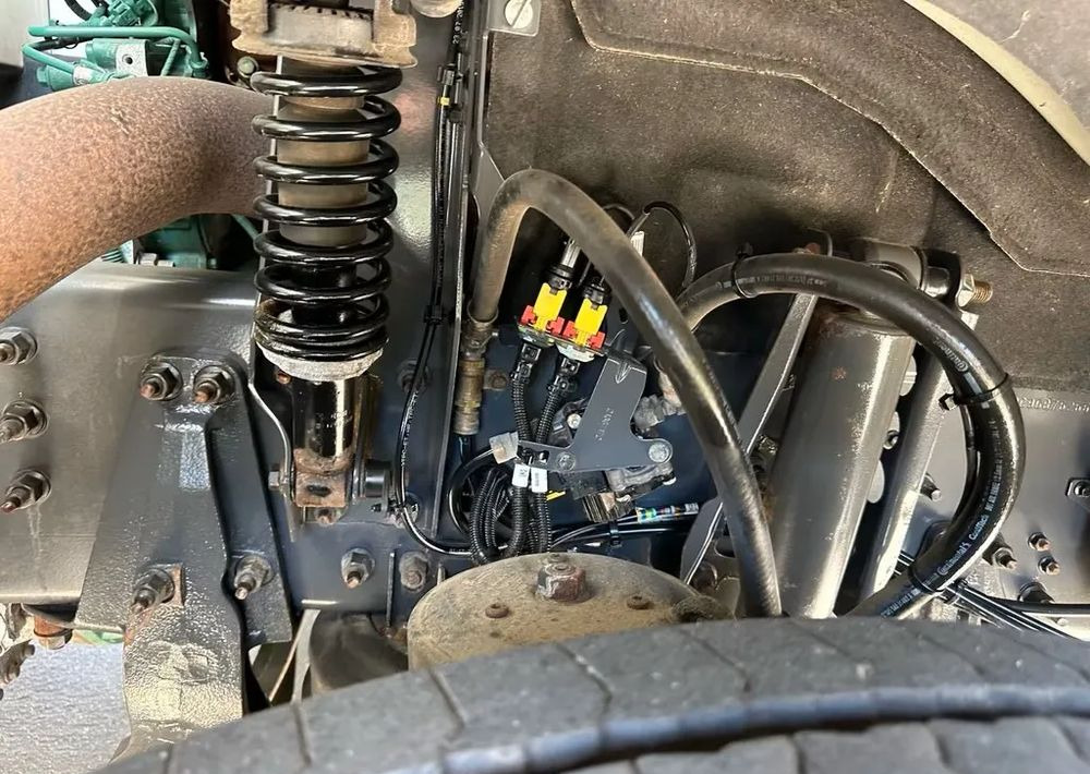 Volvo FM420 6x2 z zabudową budowlaną / oś podnoszona i skrętna / HDS Atlas / Euro 6 / 238 000 km - Truk flatbed, Truk derek: gambar 5 Volvo FM420 6x2 z zabudową budowlaną / oś podnoszona i skrętna / HDS Atlas / Euro 6 / 238 000 km - Truk flatbed, Truk derek: gambar 5