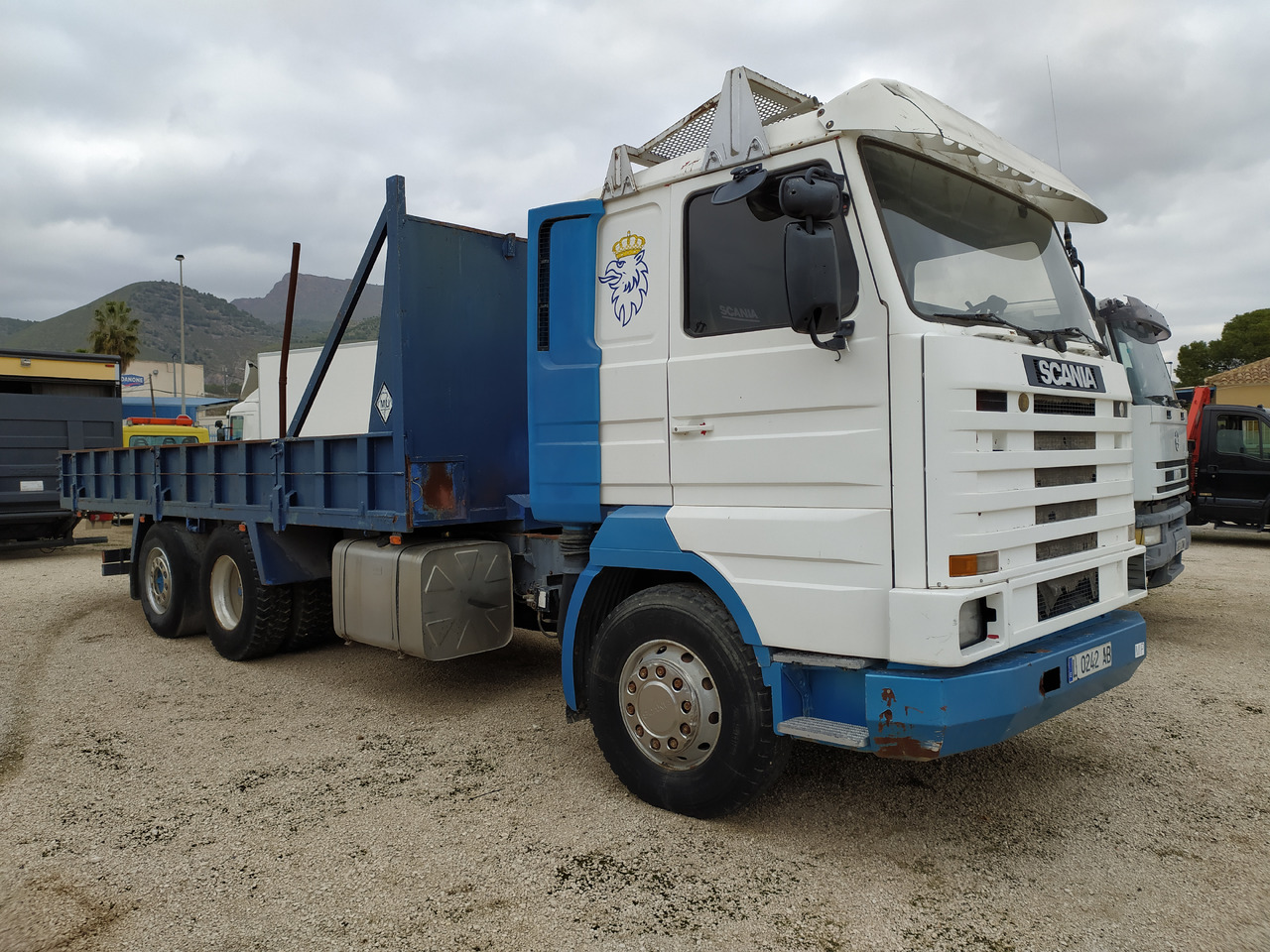 SCANIA 143 420 BASCULANTE - Truk jungkit: gambar 3 SCANIA 143 420 BASCULANTE - Truk jungkit: gambar 3
