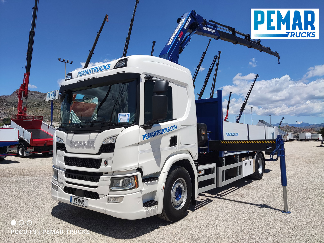 SCANIA P 370 4X2 GRUA CAJA FIJA - Truk flatbed, Truk derek: gambar 1 SCANIA P 370 4X2 GRUA CAJA FIJA - Truk flatbed, Truk derek: gambar 1