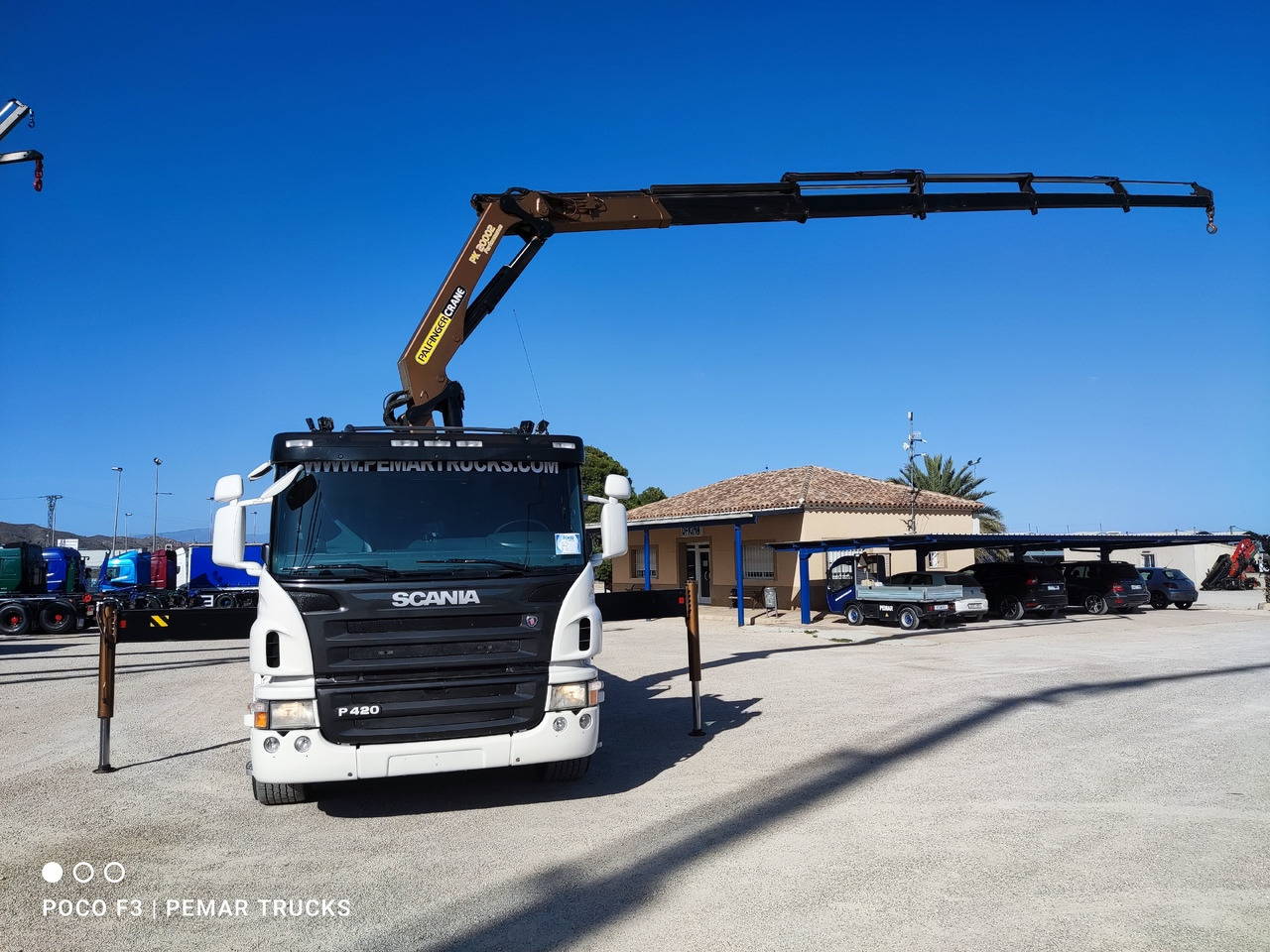 Pengangkut kontainer/ Container truck, Truk derek SCANIA P 420 6X2 GRUA CAJA FIJA: gambar 10