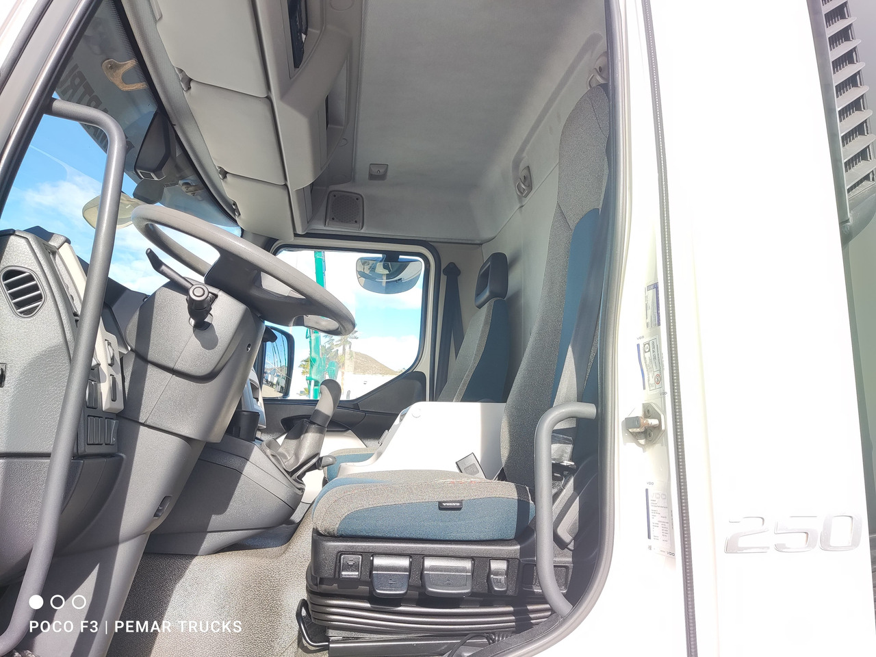 Truk berpendingin VOLVO FL 250 FRIGORIFICO 12T EURO 6: gambar 22