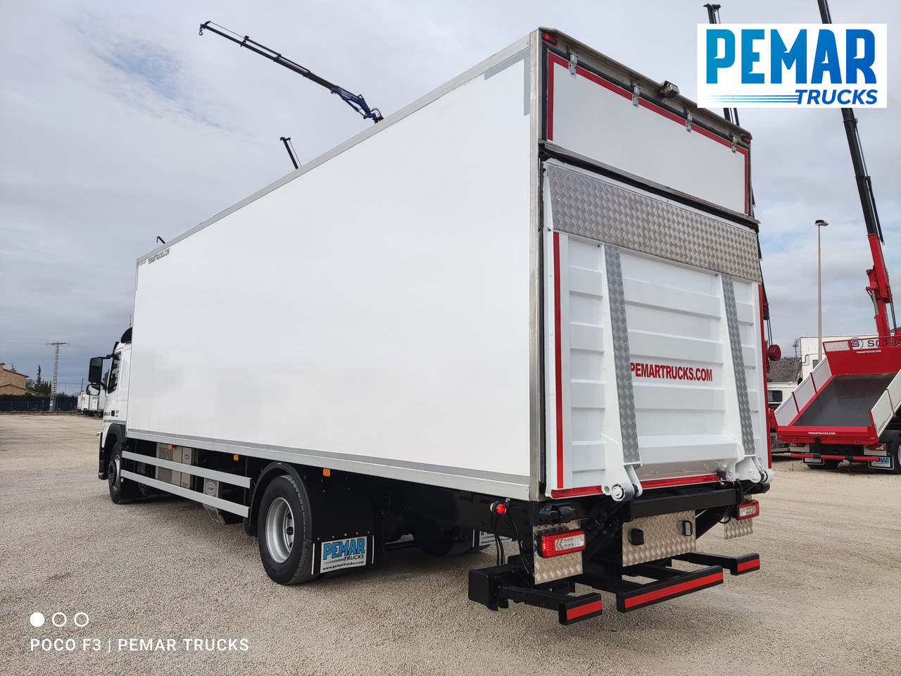 Truk berpendingin VOLVO FM 330 4X2 FRIGORIFICO 18T EURO 6: gambar 7