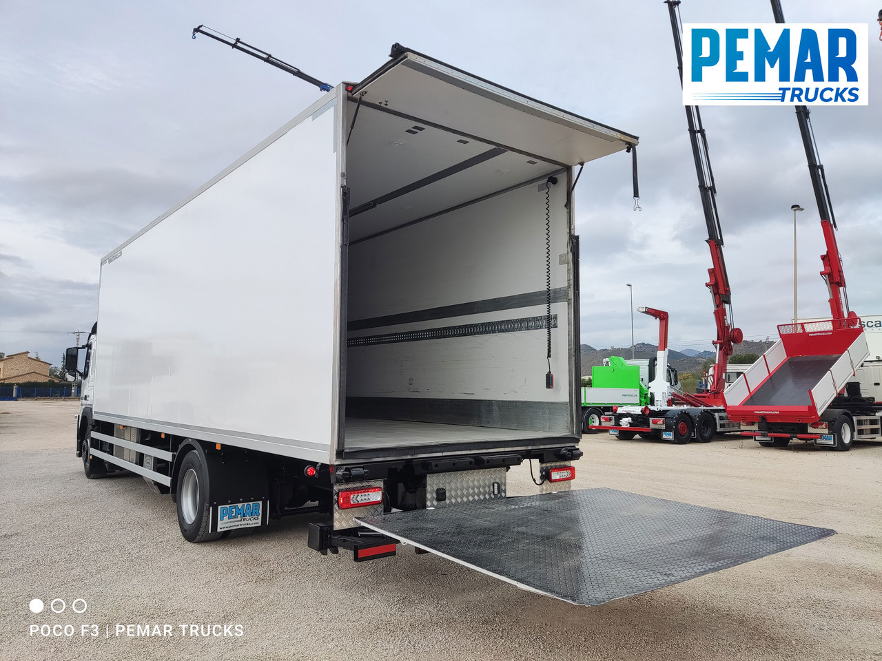 Truk berpendingin VOLVO FM 330 4X2 FRIGORIFICO 18T EURO 6: gambar 9