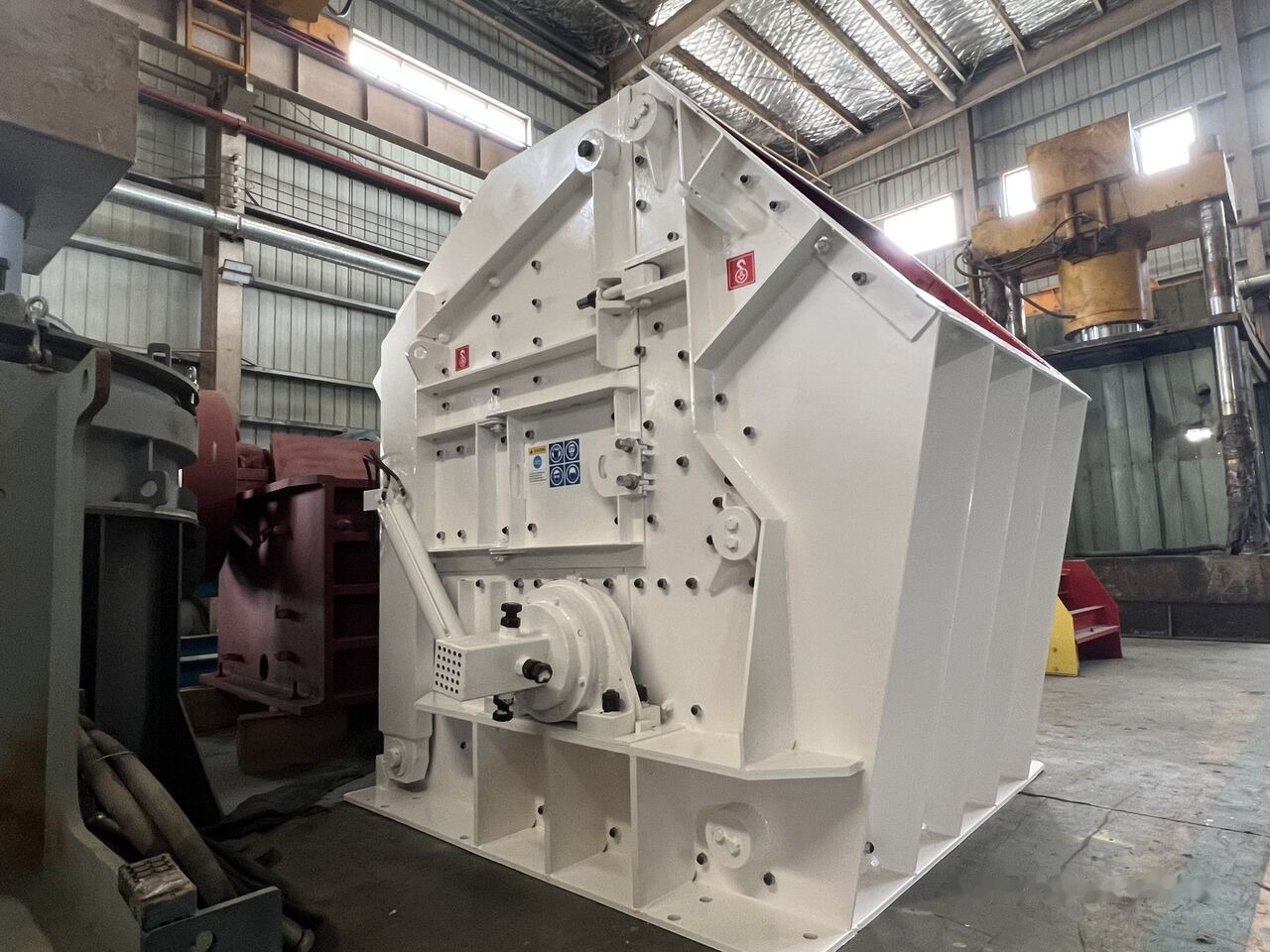Kinglink 250TPH Hydraulic Limestone Tertiary Impact Crusher KPF1416 - Penghancur dampak: gambar 2 Kinglink 250TPH Hydraulic Limestone Tertiary Impact Crusher KPF1416 - Penghancur dampak: gambar 2