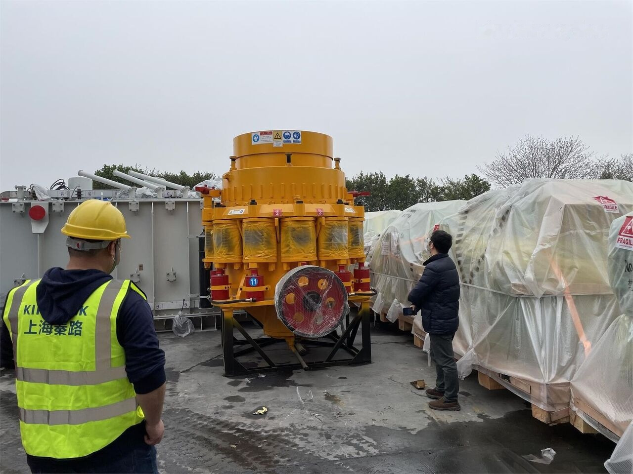 Kinglink KLC1300 Iron Ore Cone Crusher 150-250TPH - Penghancur kerucut: gambar 2 Kinglink KLC1300 Iron Ore Cone Crusher 150-250TPH - Penghancur kerucut: gambar 2