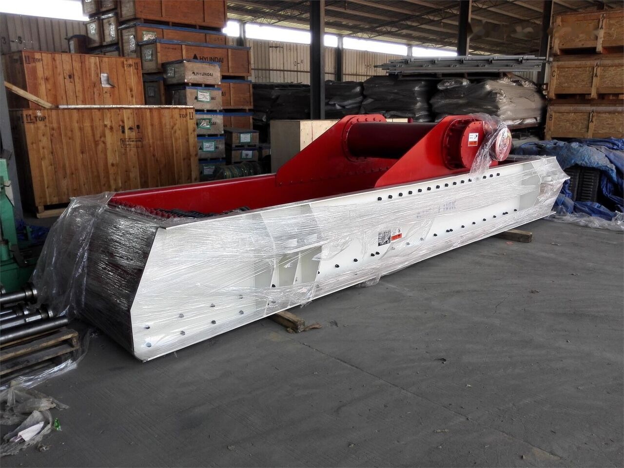 Kinglink ZSW600X130 OEM manufacturing Gator type Vibrating Grizzly Feeder - Screener: gambar 1 Kinglink ZSW600X130 OEM manufacturing Gator type Vibrating Grizzly Feeder - Screener: gambar 1
