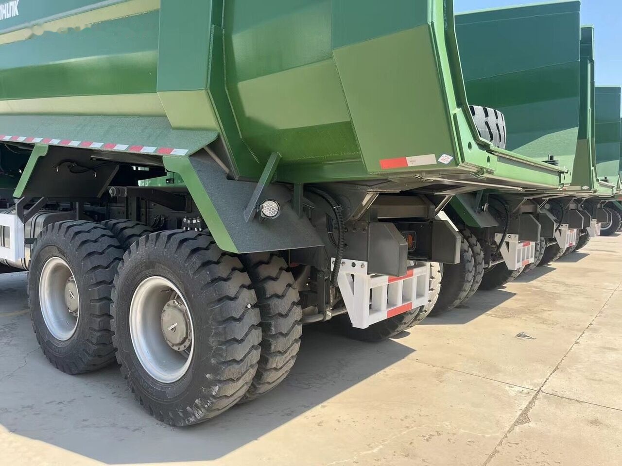 Sinotruk Howo ZZ5707S3840AJ - Truk batu/ Dumper iebes: gambar 1 Sinotruk Howo ZZ5707S3840AJ - Truk batu/ Dumper iebes: gambar 1