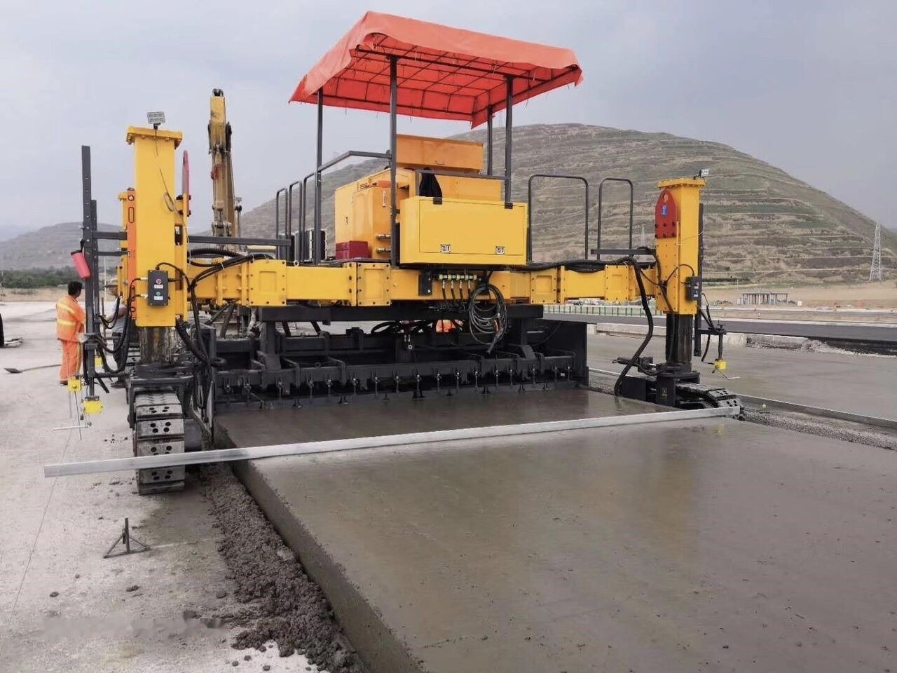 Wirtgen SP500 Concrete Slipform Paver - Slipform paver: gambar 1 Wirtgen SP500 Concrete Slipform Paver - Slipform paver: gambar 1
