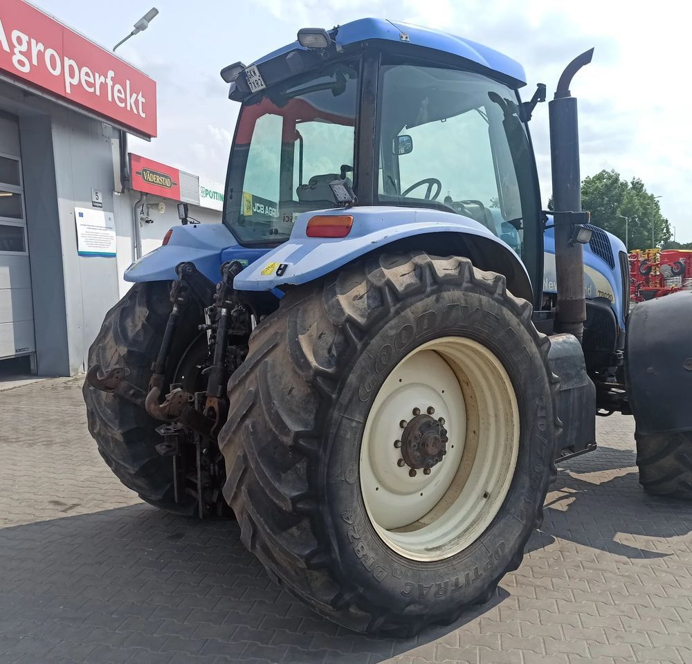 New Holland TG230 - Traktor: gambar 5 New Holland TG230 - Traktor: gambar 5