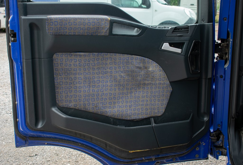 MAN TGA DOOR TRIM LEFT - DRIVER'S - Pintu dan bagian untuk Truk: gambar 1 MAN TGA DOOR TRIM LEFT - DRIVER'S - Pintu dan bagian untuk Truk: gambar 1