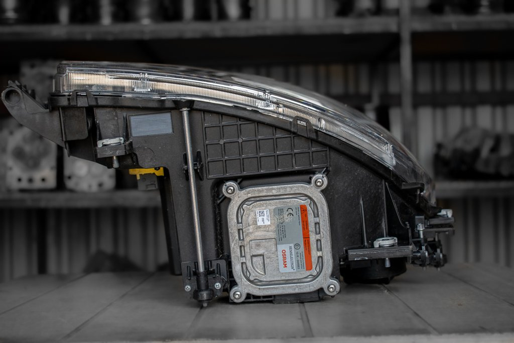 MERCEDES-BENZ ACTROS MP IV XENON LIGHTS - EURO VI - DRIVER - Cahaya/ Pencahayaan untuk Truk: gambar 3 MERCEDES-BENZ ACTROS MP IV XENON LIGHTS - EURO VI - DRIVER - Cahaya/ Pencahayaan untuk Truk: gambar 3