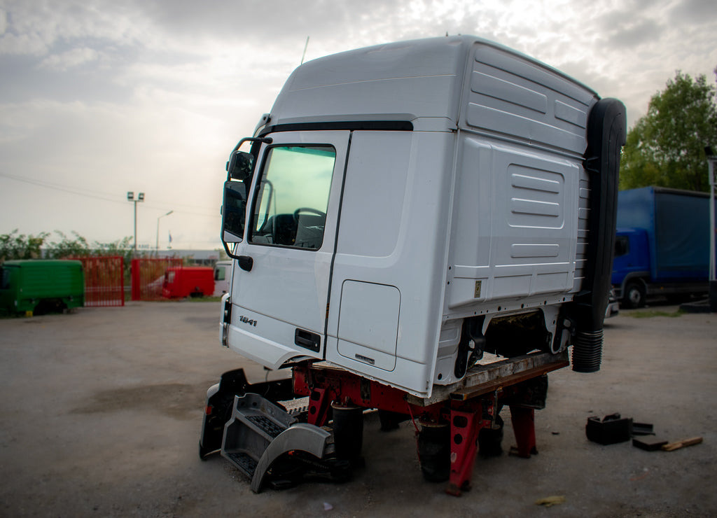 MERCEDES-BENZ ACTROS MP2 LARGE (MEGA) - Kabin untuk Truk: gambar 4 MERCEDES-BENZ ACTROS MP2 LARGE (MEGA) - Kabin untuk Truk: gambar 4