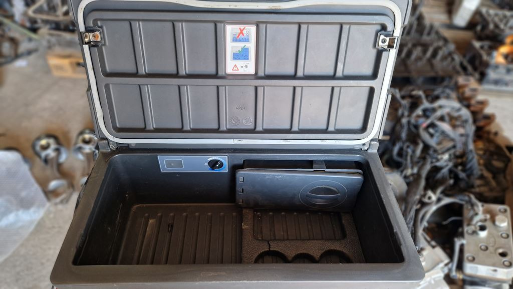 MERCEDES-BENZ ACTROS MP3 FOOD REFRIGERATOR - A 943 830 08 60 - Kabin dan interior untuk Truk: gambar 4 MERCEDES-BENZ ACTROS MP3 FOOD REFRIGERATOR - A 943 830 08 60 - Kabin dan interior untuk Truk: gambar 4