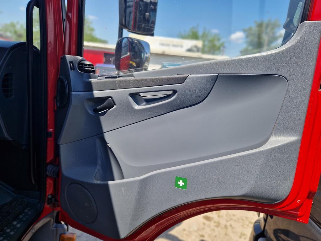 MERCEDES-BENZ ATEGO 2 1218 - Kabin untuk Truk: gambar 5 MERCEDES-BENZ ATEGO 2 1218 - Kabin untuk Truk: gambar 5