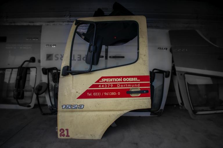 MERCEDES-BENZ ATEGO I - DRIVER - Pintu dan bagian untuk Truk: gambar 1 MERCEDES-BENZ ATEGO I - DRIVER - Pintu dan bagian untuk Truk: gambar 1