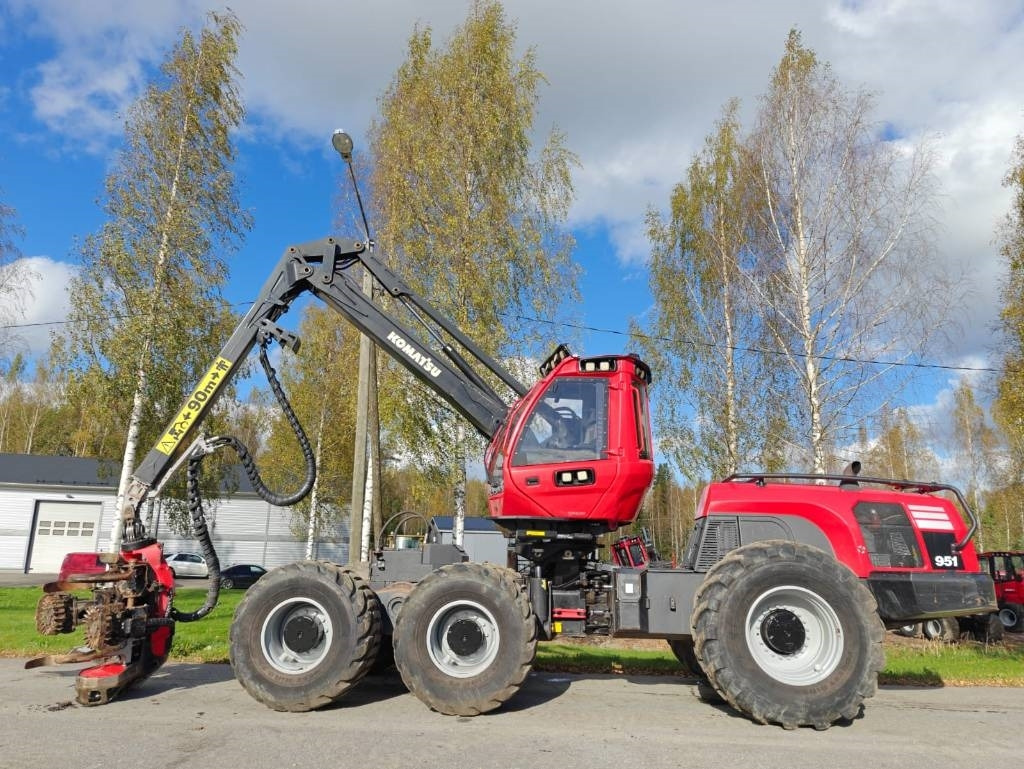 Komatsu 951 - Peralatan pemanen: gambar 2 Komatsu 951 - Peralatan pemanen: gambar 2