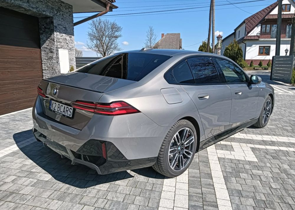 BMW Seria 5 - Mobil sedan: gambar 4 BMW Seria 5 - Mobil sedan: gambar 4