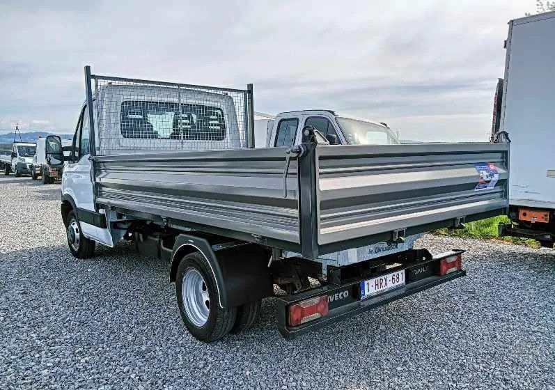 Iveco 35C13, 35C12, 35C14, 35C15 - Van jungkit: gambar 5 Iveco 35C13, 35C12, 35C14, 35C15 - Van jungkit: gambar 5