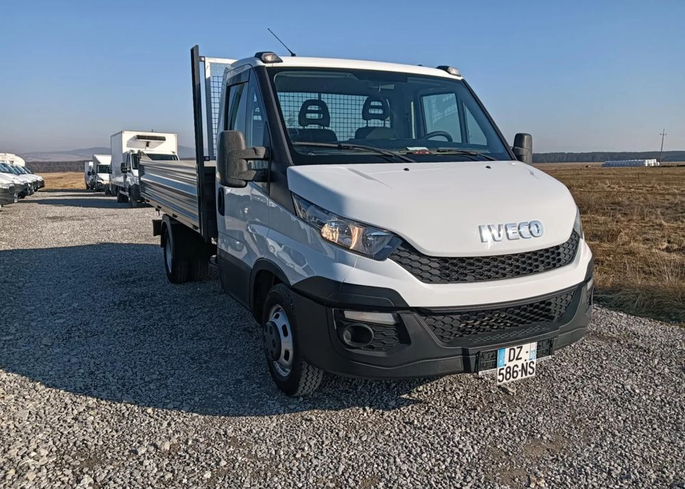 Iveco 35C13, 35C12, 35C14, 35C15 - Van jungkit: gambar 2 Iveco 35C13, 35C12, 35C14, 35C15 - Van jungkit: gambar 2