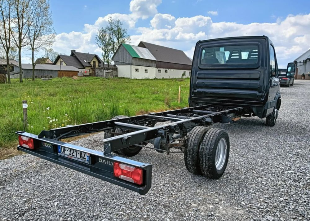 Truk sasis Iveco 35C13, 35C12, 35C14, 35C15: gambar 17