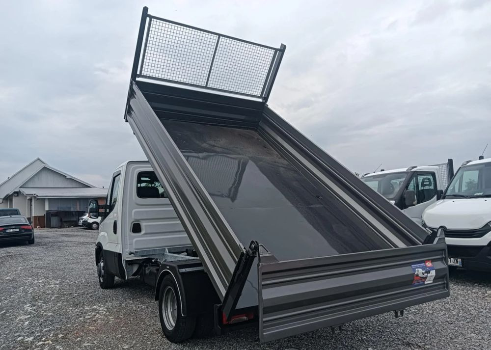 Iveco 35C13, 35C12, 35C14, 35C15 - Van jungkit: gambar 3 Iveco 35C13, 35C12, 35C14, 35C15 - Van jungkit: gambar 3