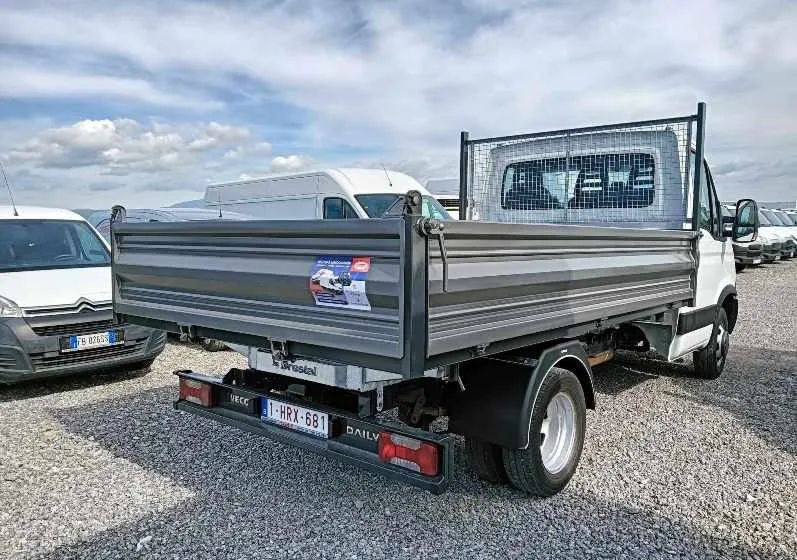 Iveco 35C13, 35C12, 35C14, 35C15 - Van jungkit: gambar 4 Iveco 35C13, 35C12, 35C14, 35C15 - Van jungkit: gambar 4