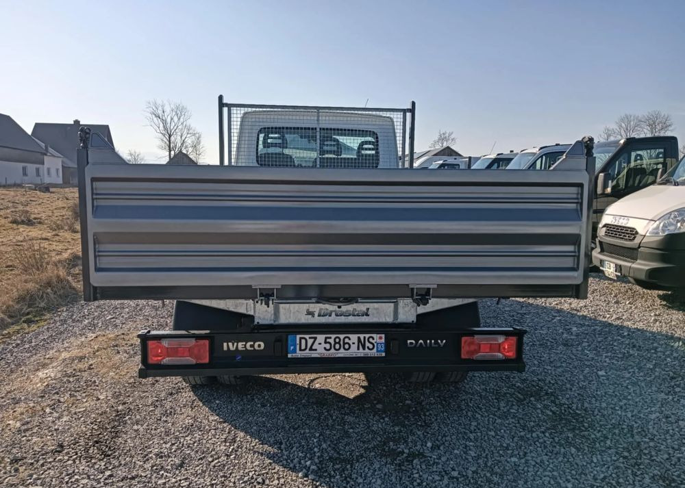 Iveco 35C13, 35C12, 35C14, 35C15 - Van jungkit: gambar 4 Iveco 35C13, 35C12, 35C14, 35C15 - Van jungkit: gambar 4