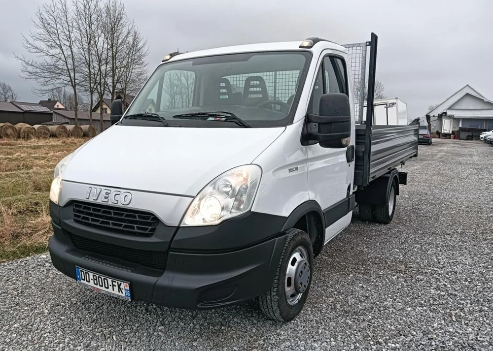 Iveco 35C13, 35C12, 35C15 - Van jungkit: gambar 4 Iveco 35C13, 35C12, 35C15 - Van jungkit: gambar 4