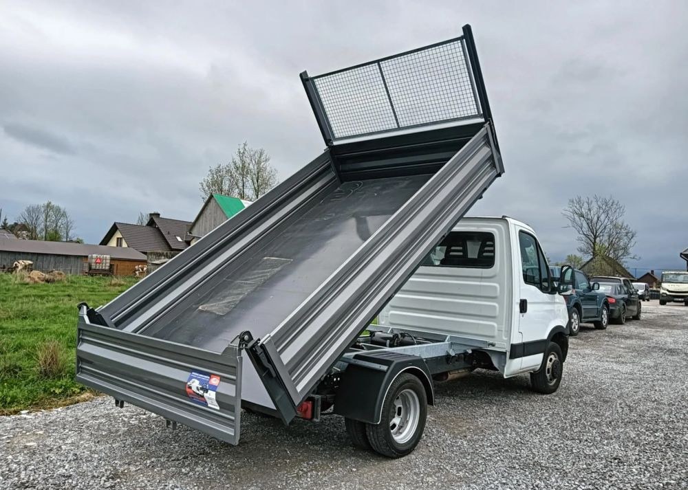 Iveco 35C13, 35C12, 35C15 - Van jungkit: gambar 3 Iveco 35C13, 35C12, 35C15 - Van jungkit: gambar 3