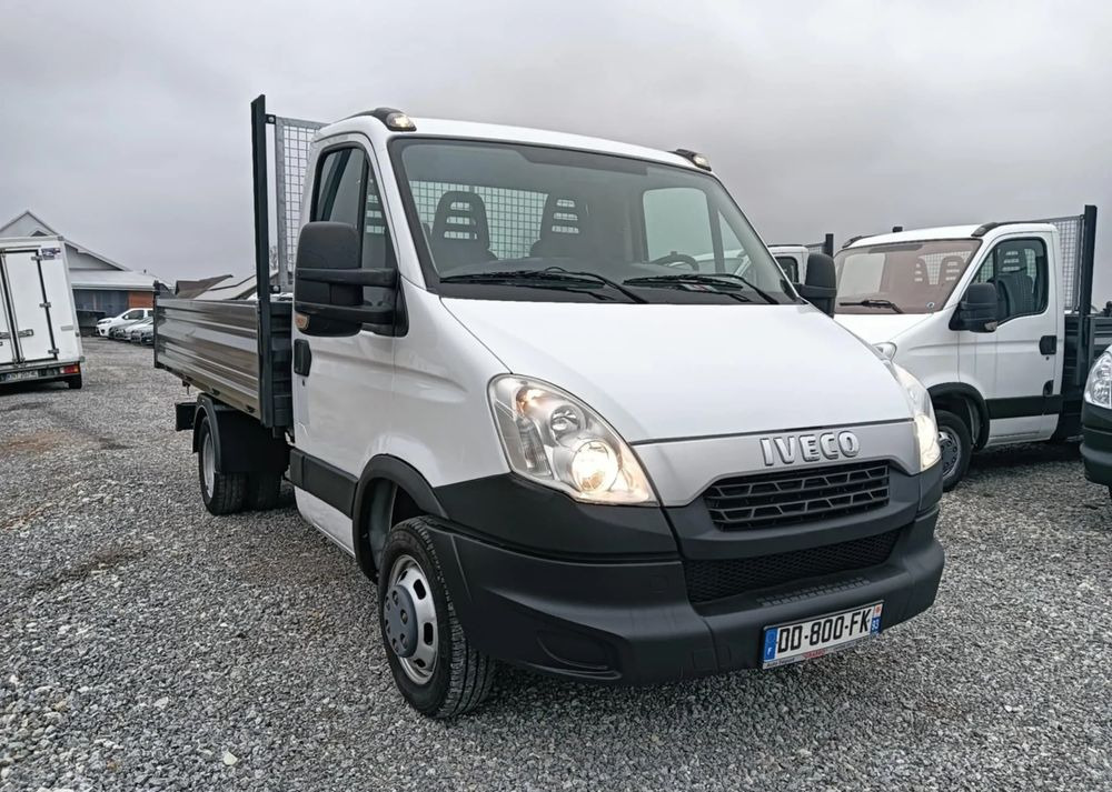 Iveco 35C13, 35C12, 35C15 - Van jungkit: gambar 2 Iveco 35C13, 35C12, 35C15 - Van jungkit: gambar 2