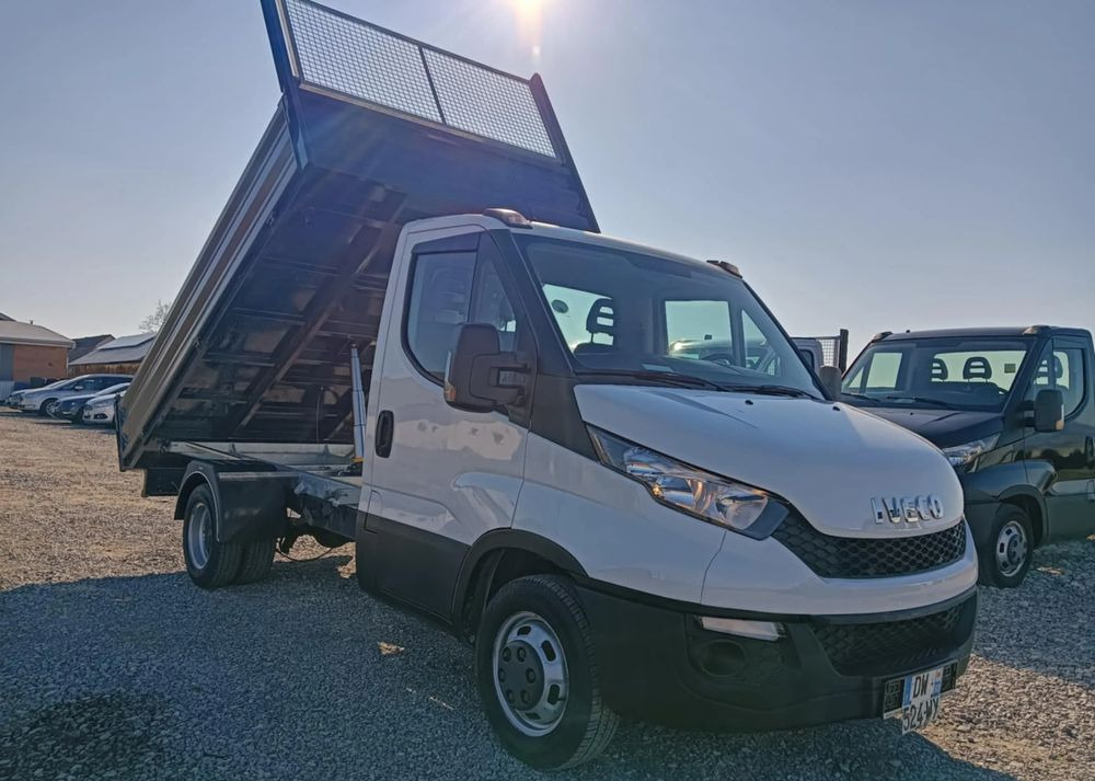 Iveco 35C15, 35C14, 35C13, 35C12 - Van jungkit: gambar 4 Iveco 35C15, 35C14, 35C13, 35C12 - Van jungkit: gambar 4
