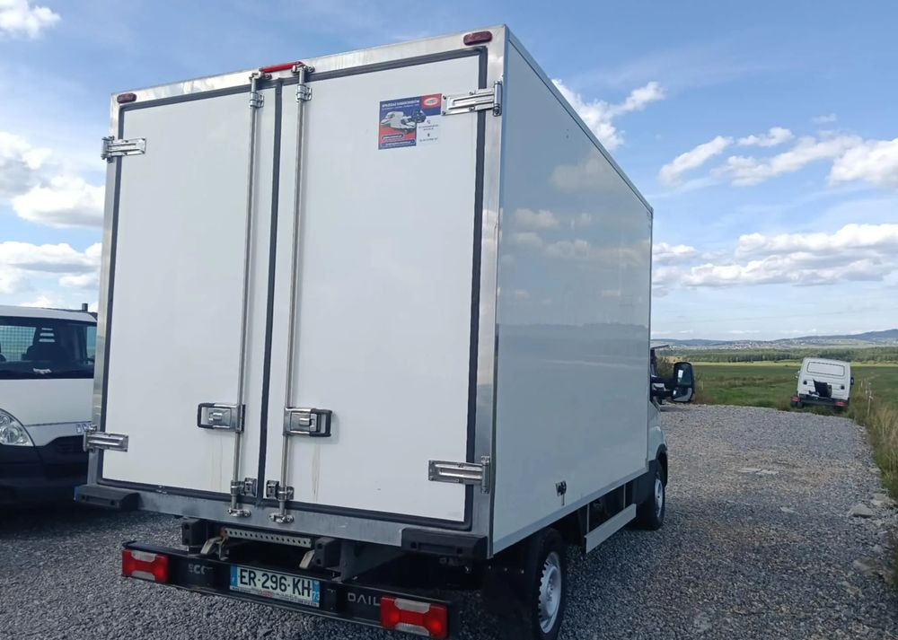 Iveco 35S16, 35S15, 35S14, 35S13, 35C13, 35C14 - Van berpendingin: gambar 2 Iveco 35S16, 35S15, 35S14, 35S13, 35C13, 35C14 - Van berpendingin: gambar 2