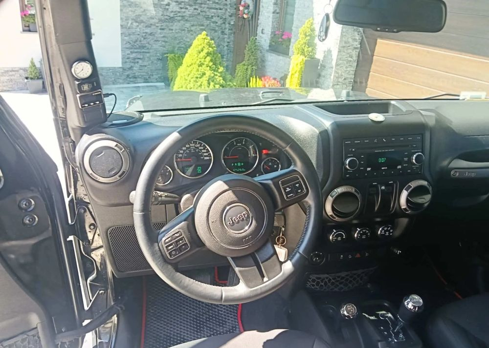 Jeep Wrangler 2.8 CRD Sport - Mobil SUV: gambar 4 Jeep Wrangler 2.8 CRD Sport - Mobil SUV: gambar 4